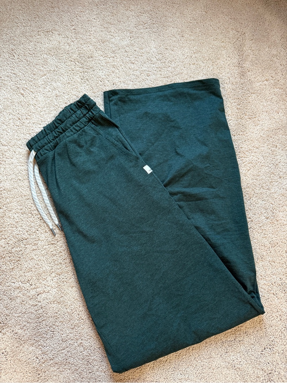 Vuori halo wideleg pants Heathered green